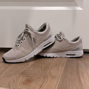 Nike Air Max Zero Like New Cobblestone Color 7.5 Women’s